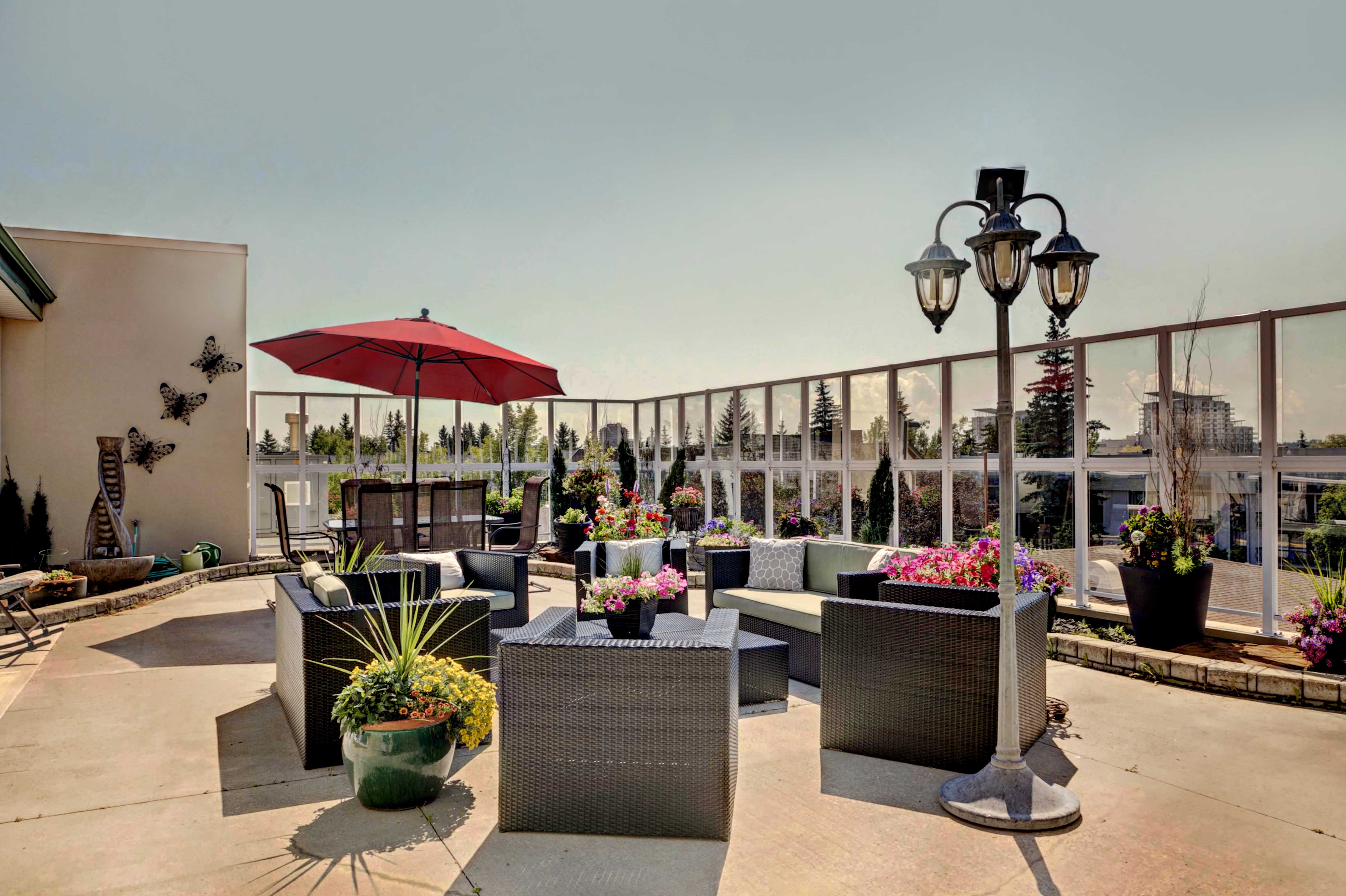 S. Hospice Outdoor Patio (b) Intercare Alberta